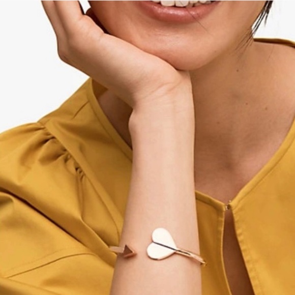 KATE SPADE • White Heritage Spade Gold Flex Cuff Bracelet - Picture 5 of 8